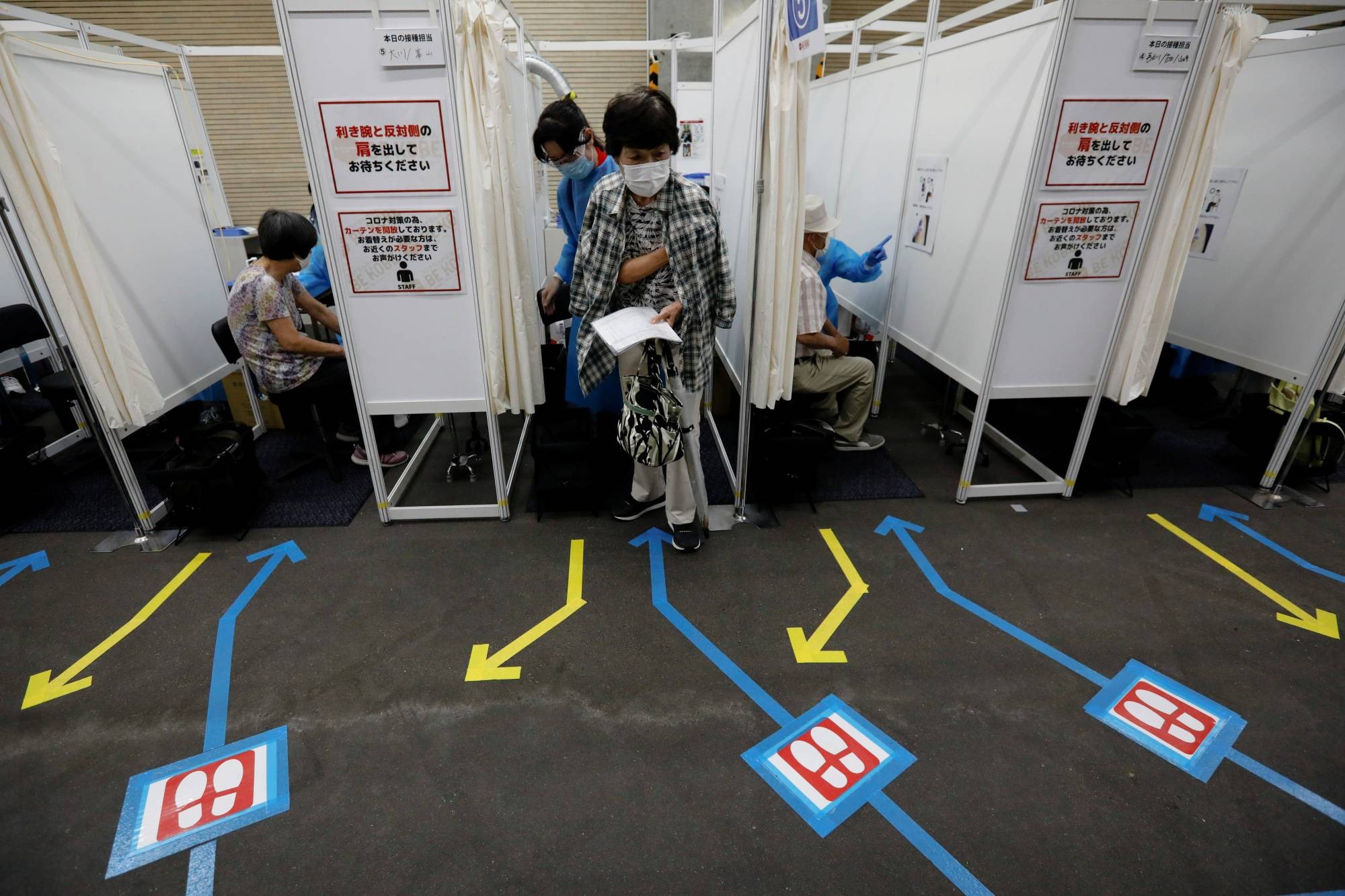 Khoảng trên 75% người dân Nhật Bản trên 65 tuổi đã được tiêm ít nhất một mũi vaccine ngừa Covid-19. (Nguồn: Japan Times) Khoảng trên 75% người dân Nhật Bản trên 65 tuổi đã được tiêm ít nhất một mũi vaccine ngừa Covid-19. (Nguồn: Japan Times)