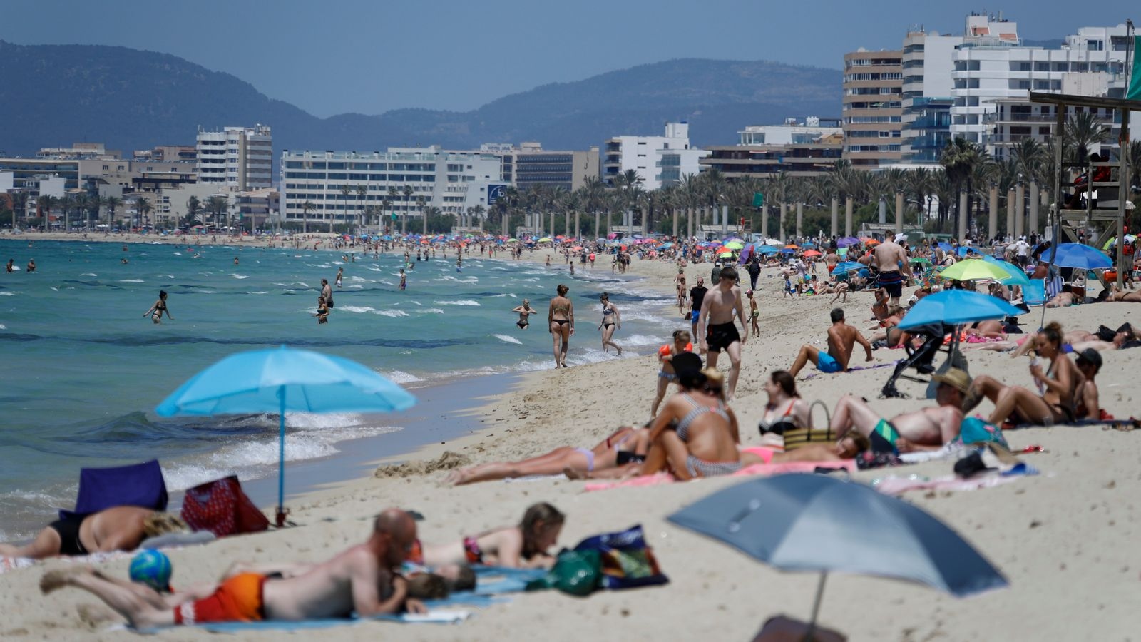 Châu Âu bước vào kỳ nghỉ, nỗ lực tiêm vaccine ngừa Covid-19 tăng tốc Châu Âu bước vào kỳ nghỉ, nỗ lực tiêm vaccine ngừa Covid-19 tăng tốc