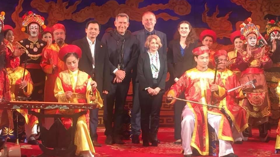 Sân khấu ‘kết duyên’ với du lịch