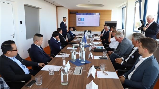 Đại sứ Nguyễn Minh Vũ tìm kiếm cơ hội hợp tác mới với bang miền Bắc nước Đức