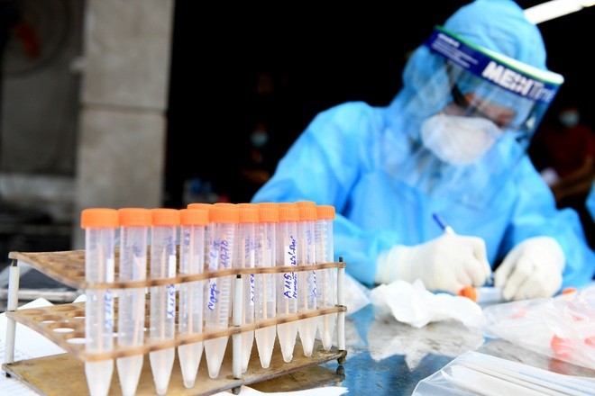 Hoạt động lấy mẫu xét nghiệm Covid-19. (Nguồn: Dân trí) Hoạt động lấy mẫu xét nghiệm Covid-19. (Nguồn: Dân trí)