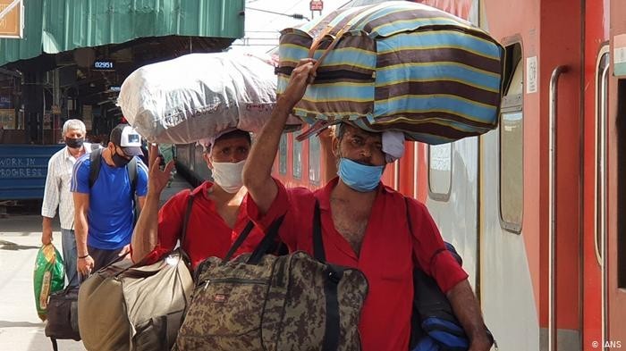 Đại dịch Covid-19 và các nền kinh tế mới nổi: Những bước lùi khó cưỡng