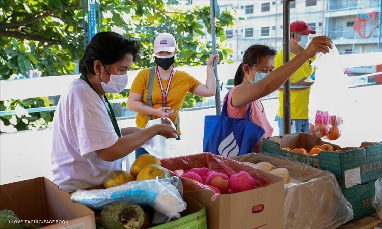 Năm 2020, các thị trường mới nổi đã chứng kiến đồng tiền của họ giảm giá hơn 20% so với đồng USD. (Nguồn: CNN)