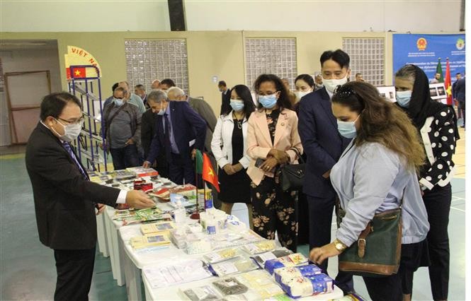 Triển lãm ảnh về vẻ đẹp danh thắng Việt Nam và Algeria