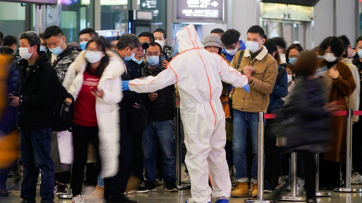 Chuyên gia: Sẽ có khủng hoảng y tế nếu Trung Quốc ‘mở cửa’