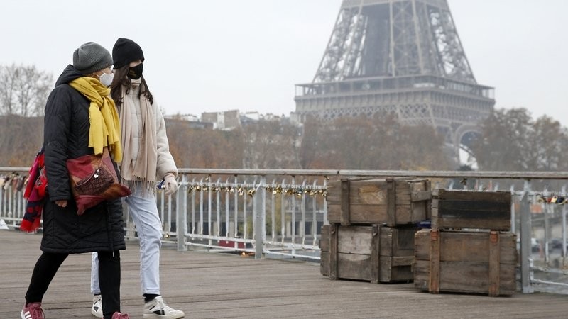Pháp áp dụng nhiều biện pháp mạnh nhằm hạn chế sự lây lan của biến thể Omicron. (Nguồn: RTE)