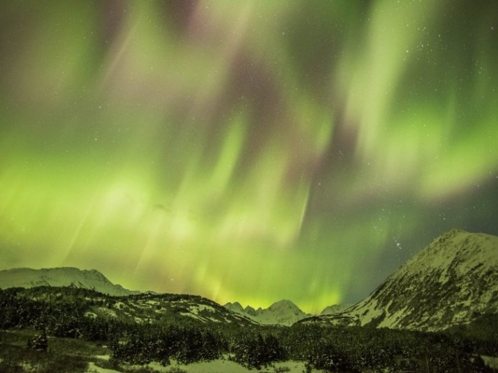 Những dải lụa ánh sáng từ bão Mặt Trời