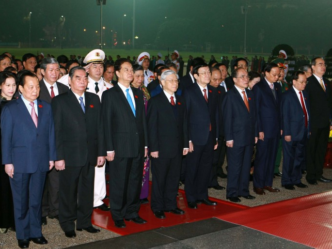 Các đại biểu dự Đại hội Đảng toàn quốc lần thứ XII viếng Chủ tịch Hồ Chí Minh