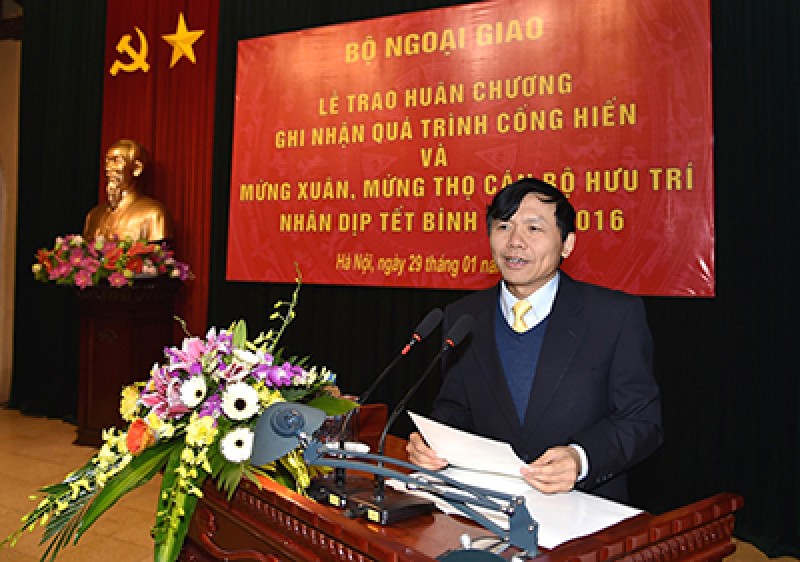 Mừng thọ, mừng Xuân các cán bộ hưu trí ngoại giao