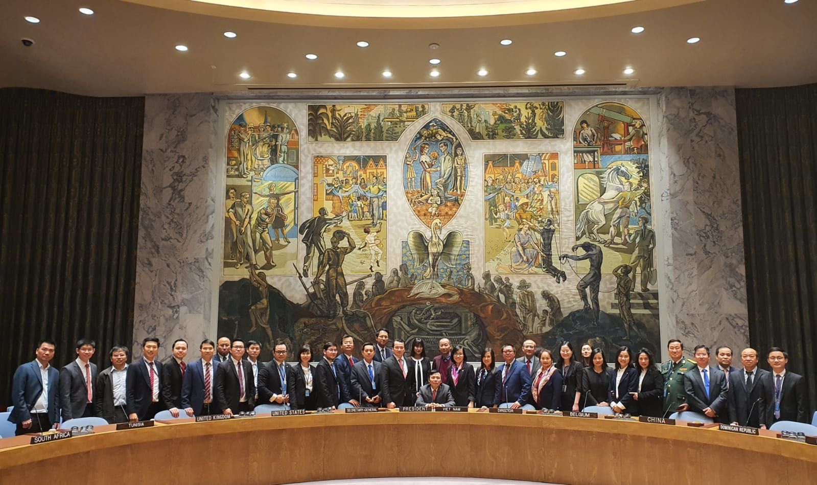 nhung hinh anh hoat dong dau tien cua viet nam tren cuong vi chu tich hoi dong bao an