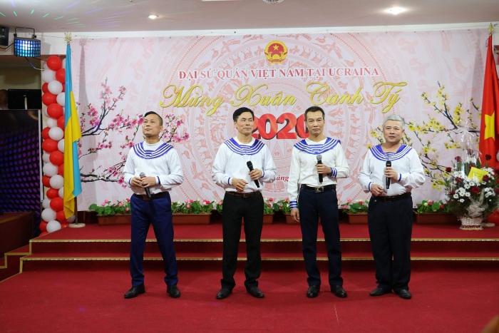 dai su quan viet nam tai ukraine to chuc tet co truyen xuan canh ty