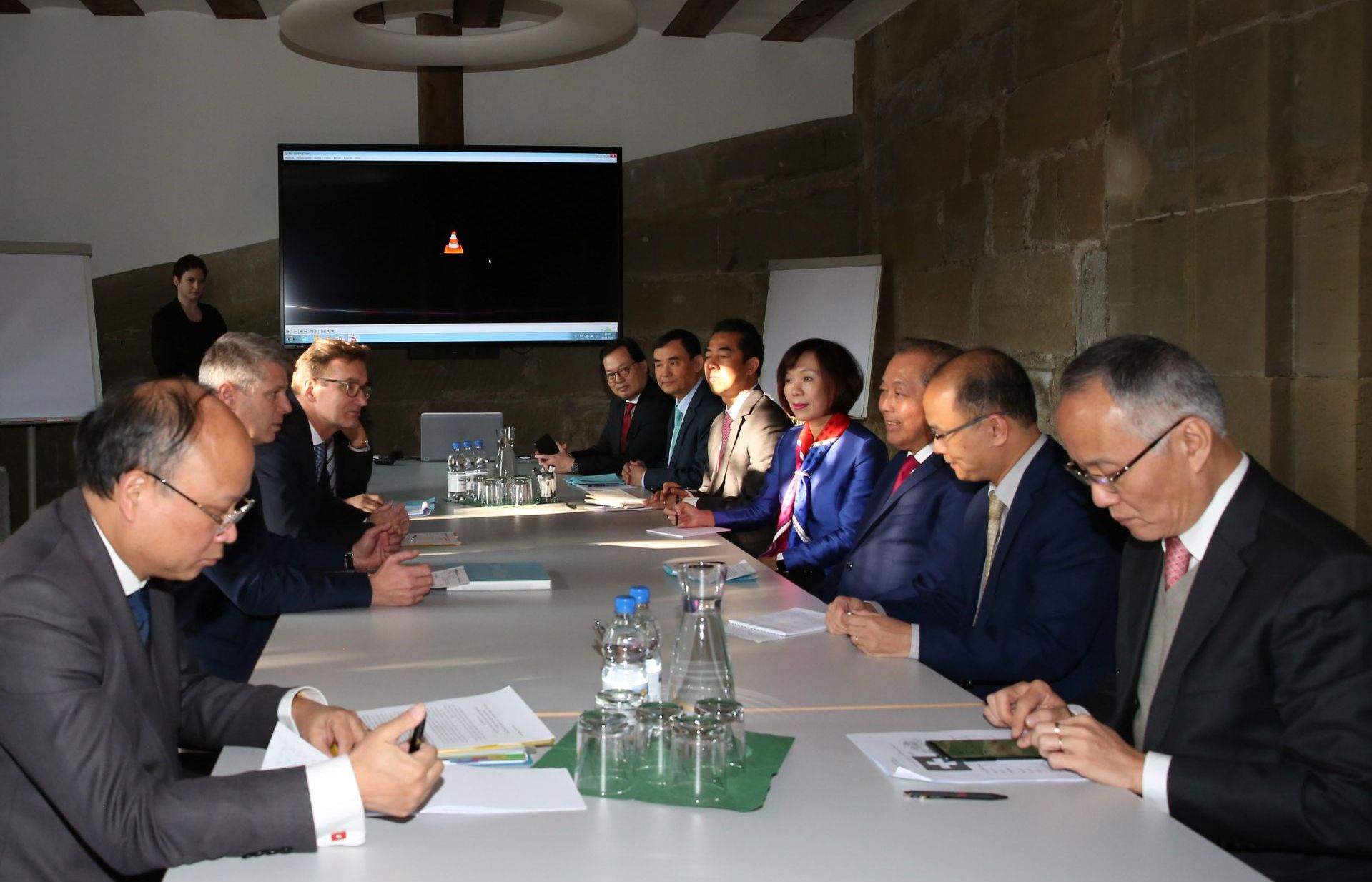 Phó Thủ tướng Thường trực gặp Thống đốc bang Bern, Thụy Sỹ