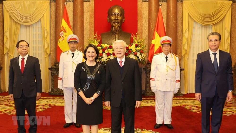 Trang phục đối ngoại: Không đơn giản chỉ là comple caravat