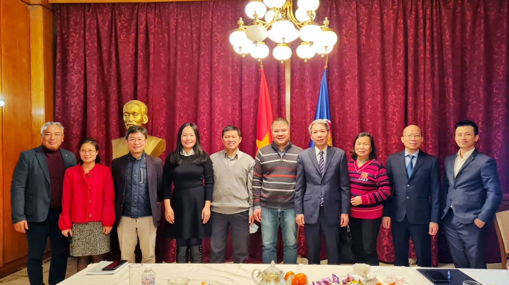 Các đại biểu chụp ảnh lưu niệm