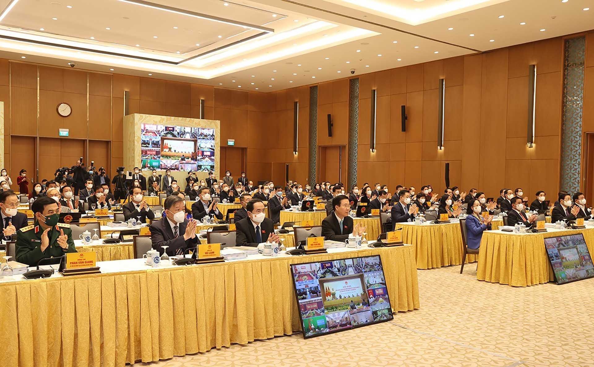 Các đồng chí lãnh đạo Đảng, Nhà nước và các đại biểu dự hội nghị. (Nguồn: TTXVN)