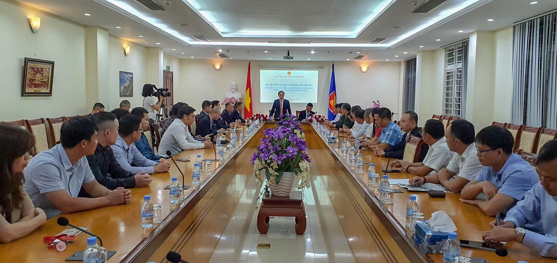 Bộ trưởng Ngoại giao Bùi Thanh Sơn hội đàm với Phó Thủ tướng, Bộ trưởng Ngoại giao và Hợp tác quốc tế Campuchia.