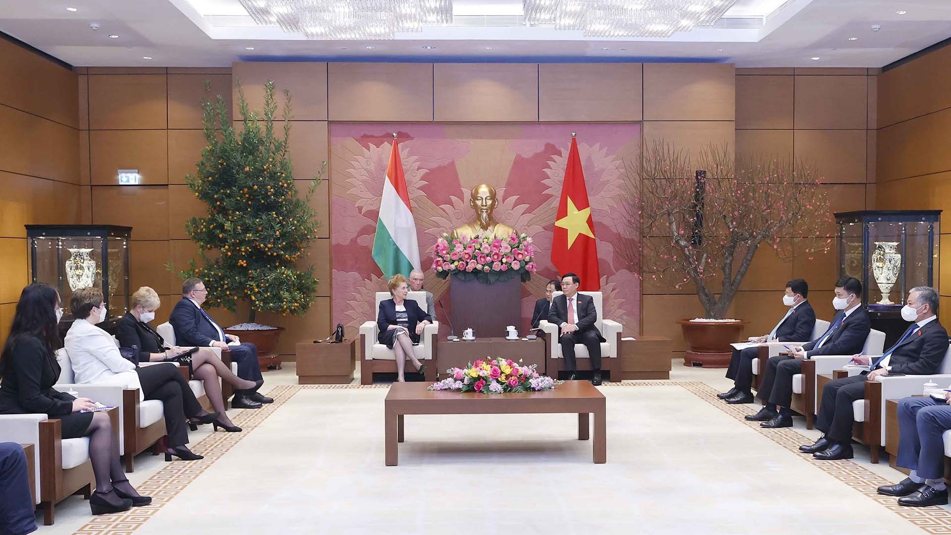 Chủ tịch Quốc hội Vương Đình Huệ tiếp Phó Chủ tịch thứ nhất Quốc hội Hungary Chủ tịch Quốc hội Vương Đình Huệ tiếp Phó Chủ tịch thứ nhất Quốc hội Hungary