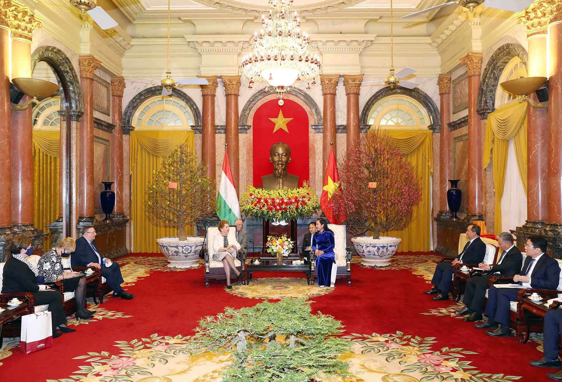 Phó Chủ tịch nước Võ Thị Ánh Xuân tiếp Phó Chủ tịch thứ nhất Quốc hội Hungary Márta Mátrai. (Nguồn: TTXVN) Phó Chủ tịch nước Võ Thị Ánh Xuân tiếp Phó Chủ tịch thứ nhất Quốc hội Hungary Márta Mátrai. (Nguồn: TTXVN)