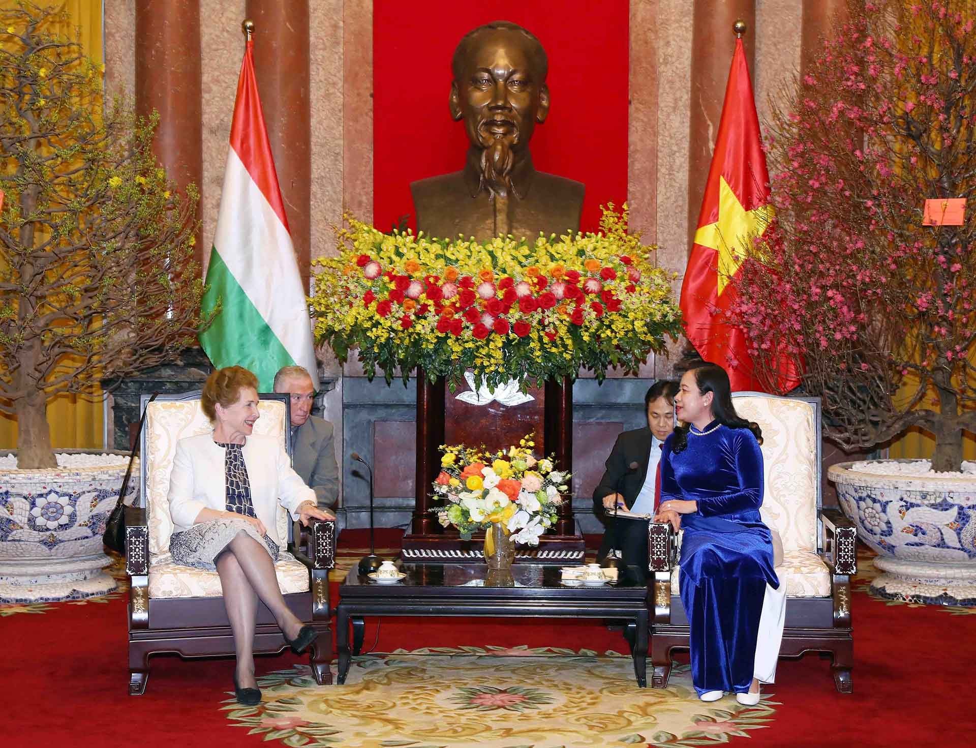 Phó Chủ tịch nước Võ Thị Ánh Xuân tiếp Phó Chủ tịch thứ nhất Quốc hội Hungary Márta Mátrai. (Nguồn: TTXVN) Phó Chủ tịch nước Võ Thị Ánh Xuân tiếp Phó Chủ tịch thứ nhất Quốc hội Hungary Márta Mátrai. (Nguồn: TTXVN)