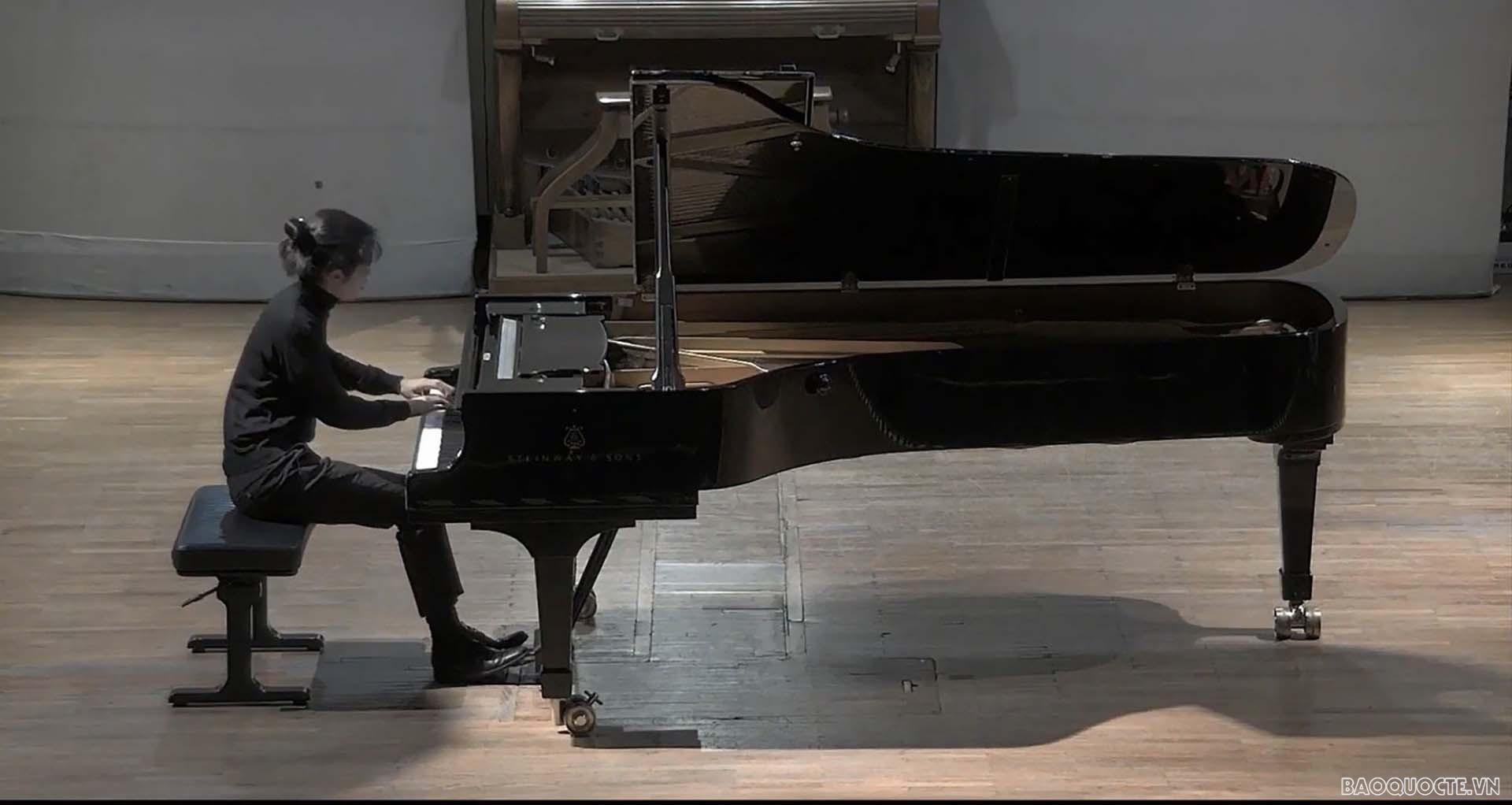 Xuân Quê hương 2022 trực tuyến với kiều bào tại Italy và Cyprus: Lan tỏa văn hóa và tài năng Việt