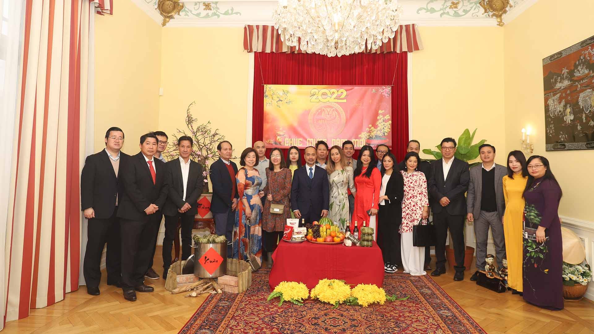 Các đại biểu chụp ảnh lưu niệm