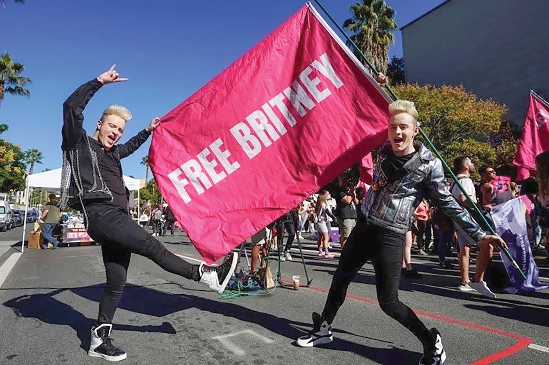 Người hâm mộ Britney Spears ăn mừng sau phán quyết của tòa án. (Nguồn: Getty Images) Người hâm mộ Britney Spears ăn mừng sau phán quyết của tòa án. (Nguồn: Getty Images)