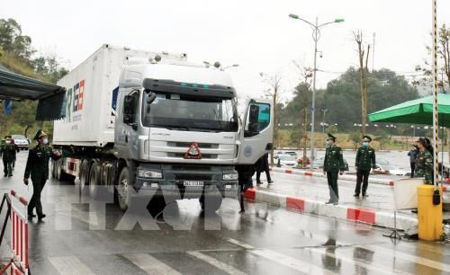 Dịch bệnh do virus corona: Thủ tướng ra công điện tháo gỡ khó khăn cho hoạt động xuất nhập khẩu qua biên giới