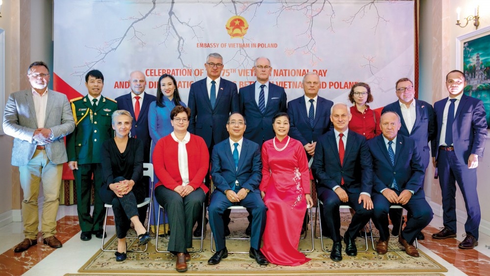 Quy trình tổ chức tiệc chiêu đãi Quốc khánh 2/9 (phần 1)