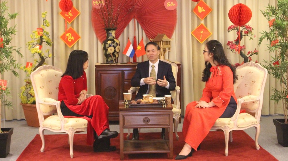 Kiều bào và du học sinh Việt Nam tại Hà Lan gặp mặt đầu Xuân Tân Sửu trực tuyến