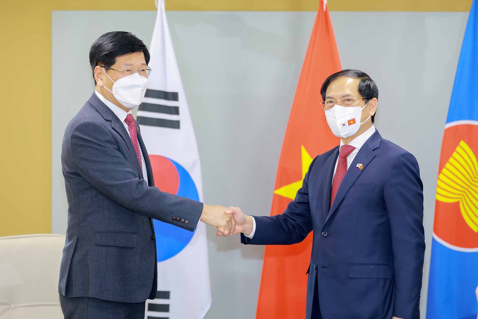 Bộ trưởng Ngoại giao Bùi Thanh Sơn hội đàm với Bộ trưởng Ngoại giao Hàn Quốc Chung Eui-yong Bộ trưởng Ngoại giao Bùi Thanh Sơn hội đàm với Bộ trưởng Ngoại giao Hàn Quốc Chung Eui-yong