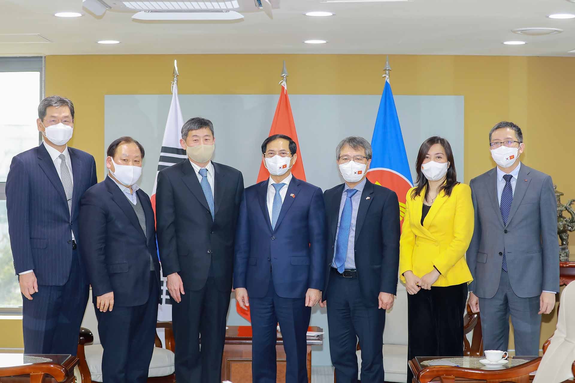 Bộ trưởng Ngoại giao Bùi Thanh Sơn hội đàm với Bộ trưởng Ngoại giao Hàn Quốc Chung Eui-yong Bộ trưởng Ngoại giao Bùi Thanh Sơn hội đàm với Bộ trưởng Ngoại giao Hàn Quốc Chung Eui-yong