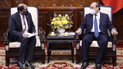 Chủ tịch nước Nguyễn Xuân Phúc tiếp Đại sứ Singapore tại Việt Nam