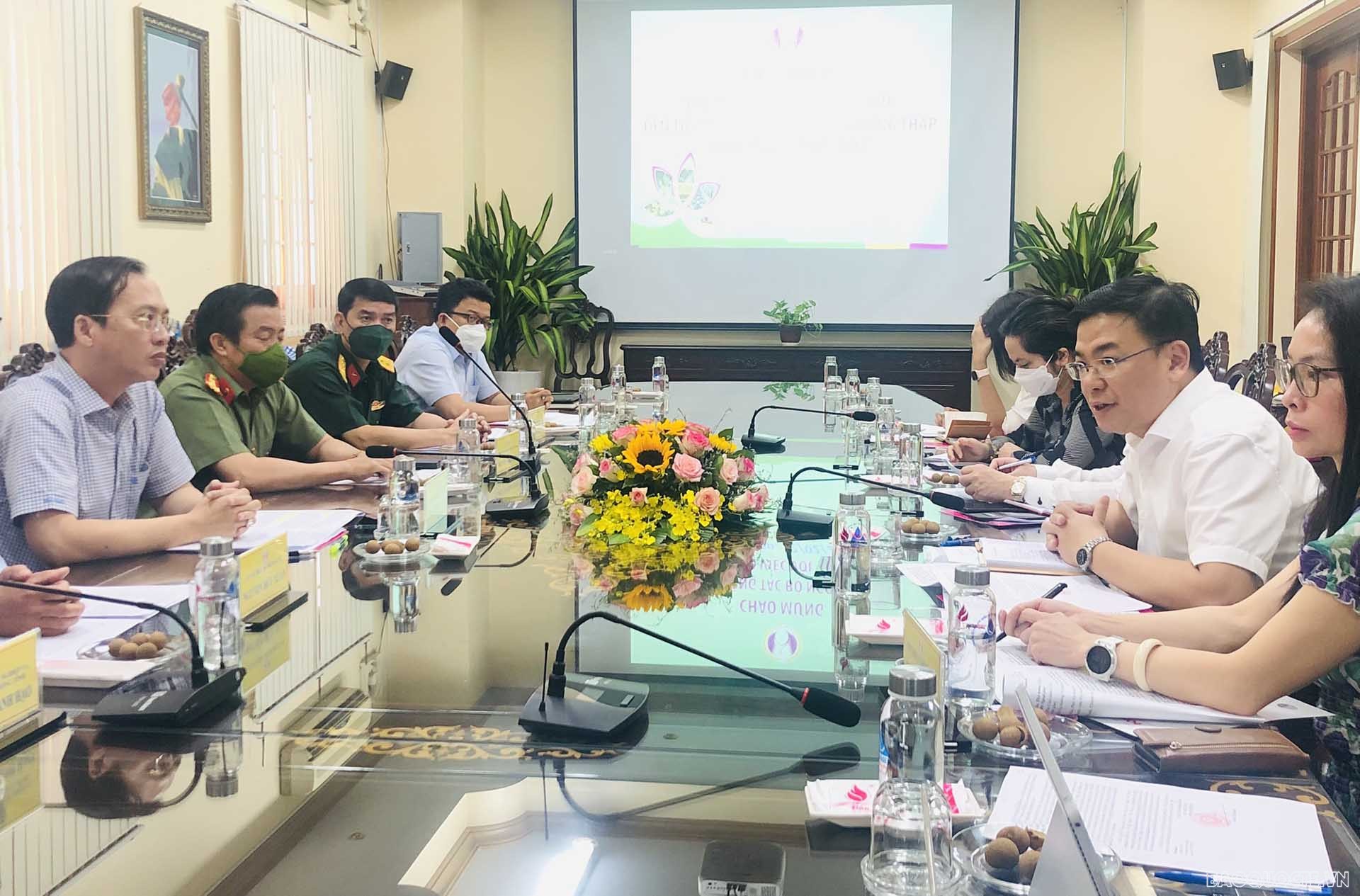 Thứ trưởng Ngoại giao Phạm Quang Hiệu, Chủ nhiệm Ủy ban Nhà nước về người Việt Nam ở nước ngoài làm việc tại các tỉnh Đồng Tháp, An Giang, Kiên Giang.