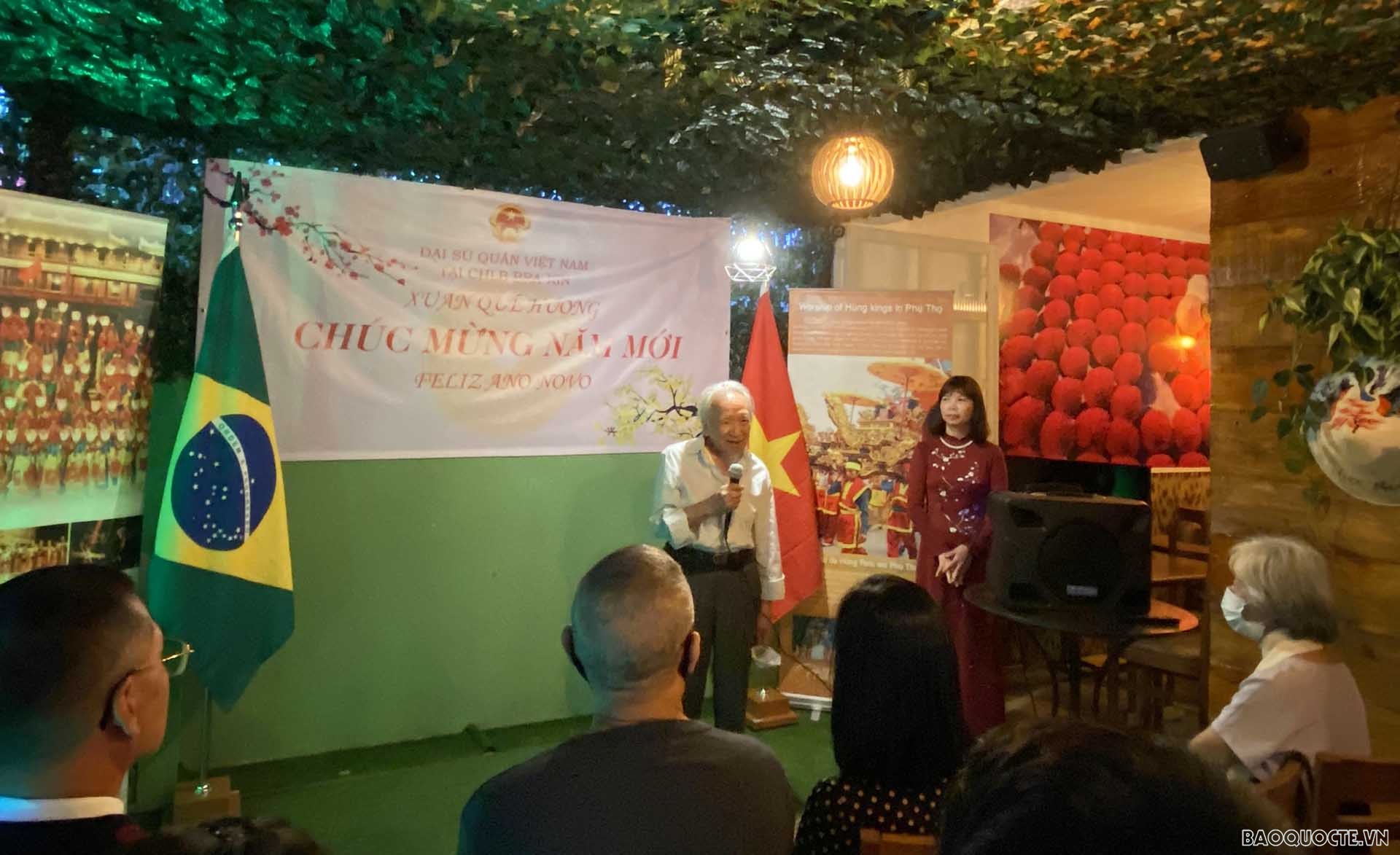 Giáo sư - Tiến sỹ Phan Văn Ngân phát biểu.