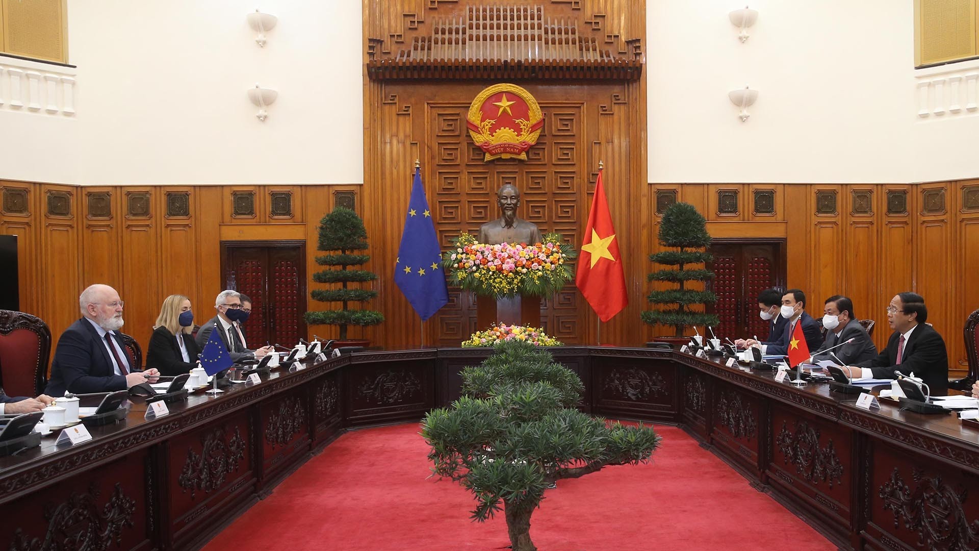 Đón tiếp khách cấp cao nước ngoài thăm làm việc