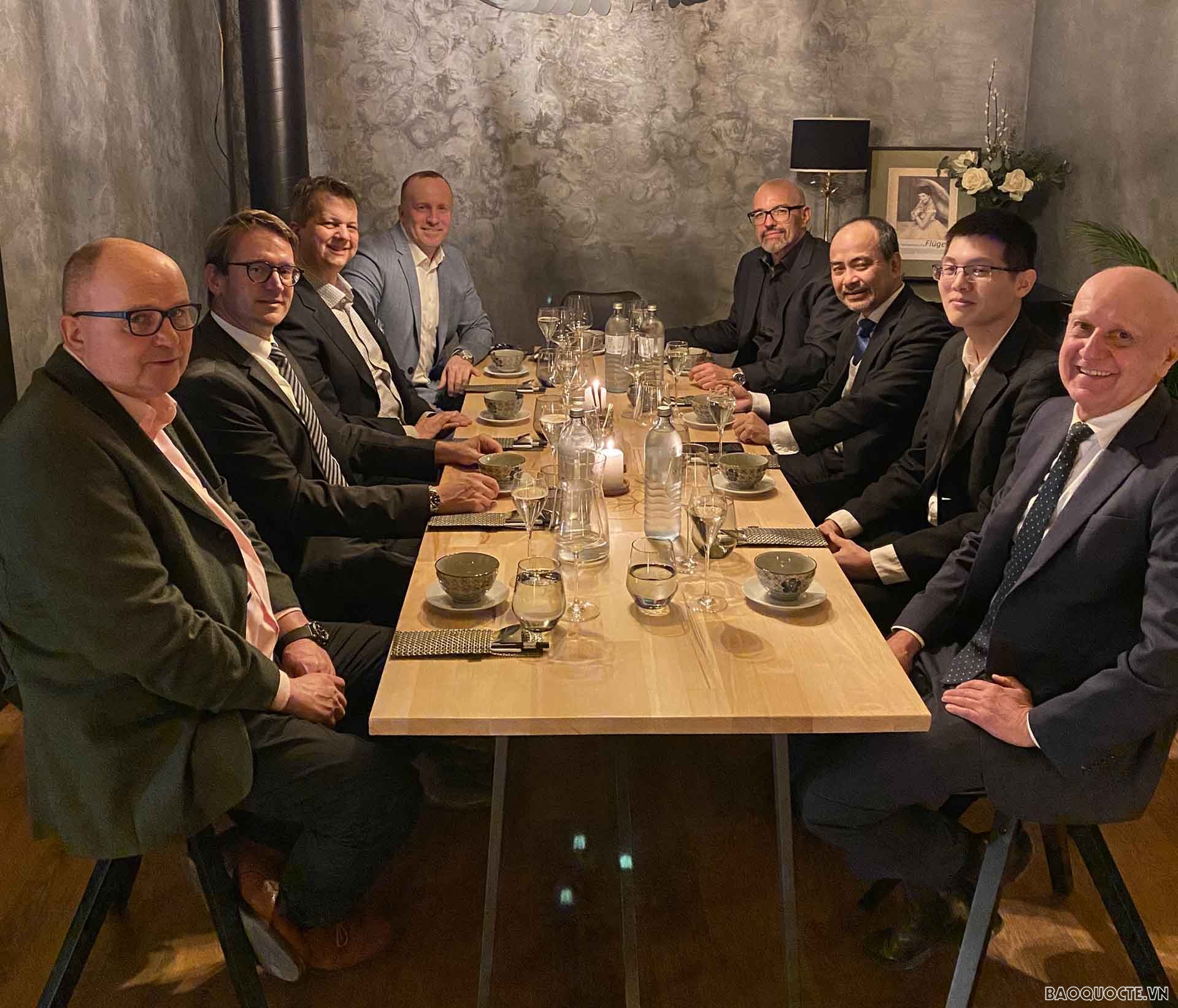 Thúc đẩy hợp tác kinh tế-thương mại, văn hóa, giáo dục với bang Styria và Carinthia, Áo