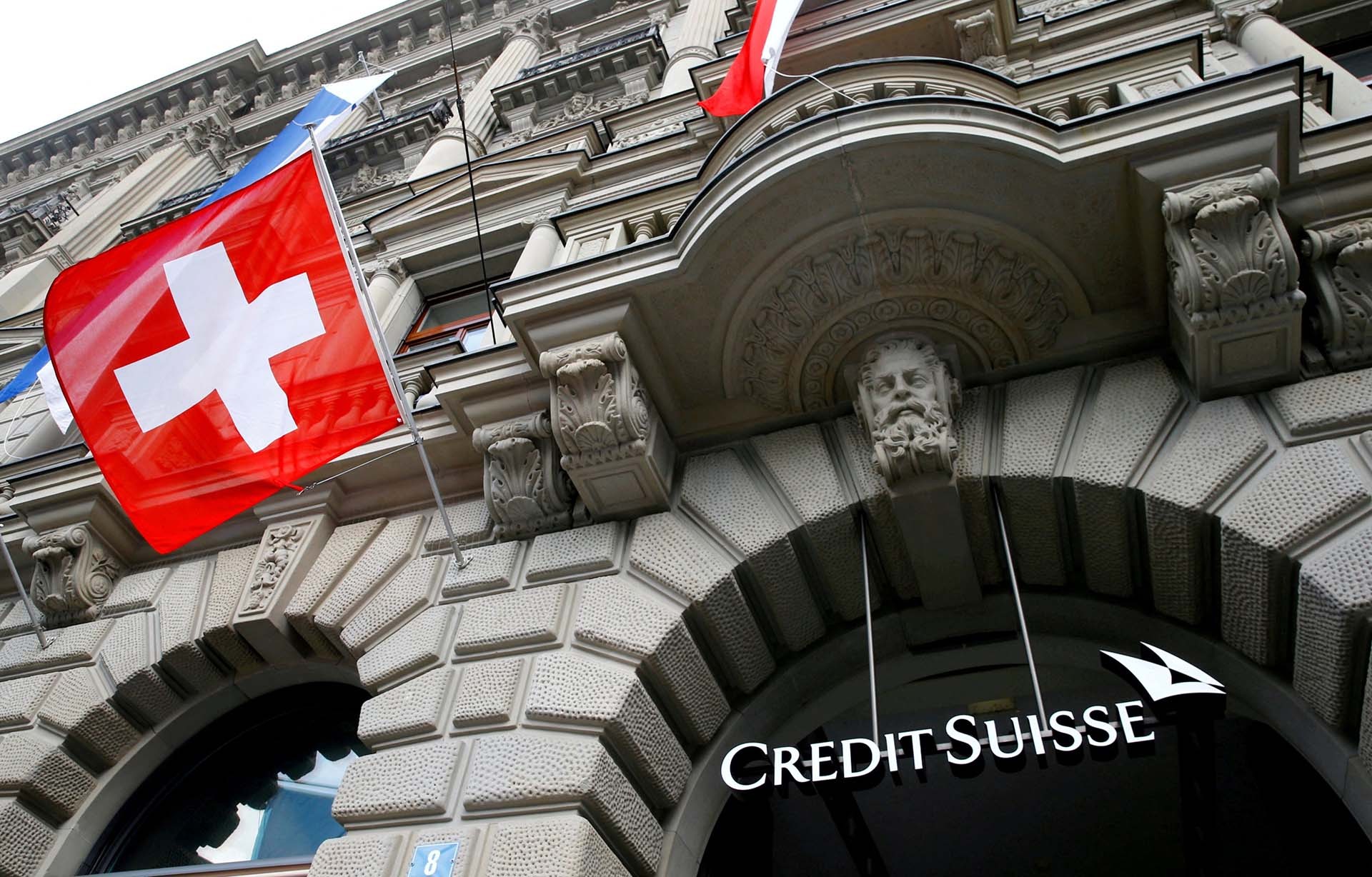 Ngân hàng Credit Suisse bị bị tố giữ hàng chục tỷ USD “tiền bẩn”. (Nguồn: Reuters) Ngân hàng Credit Suisse bị bị tố giữ hàng chục tỷ USD “tiền bẩn”. (Nguồn: Reuters)
