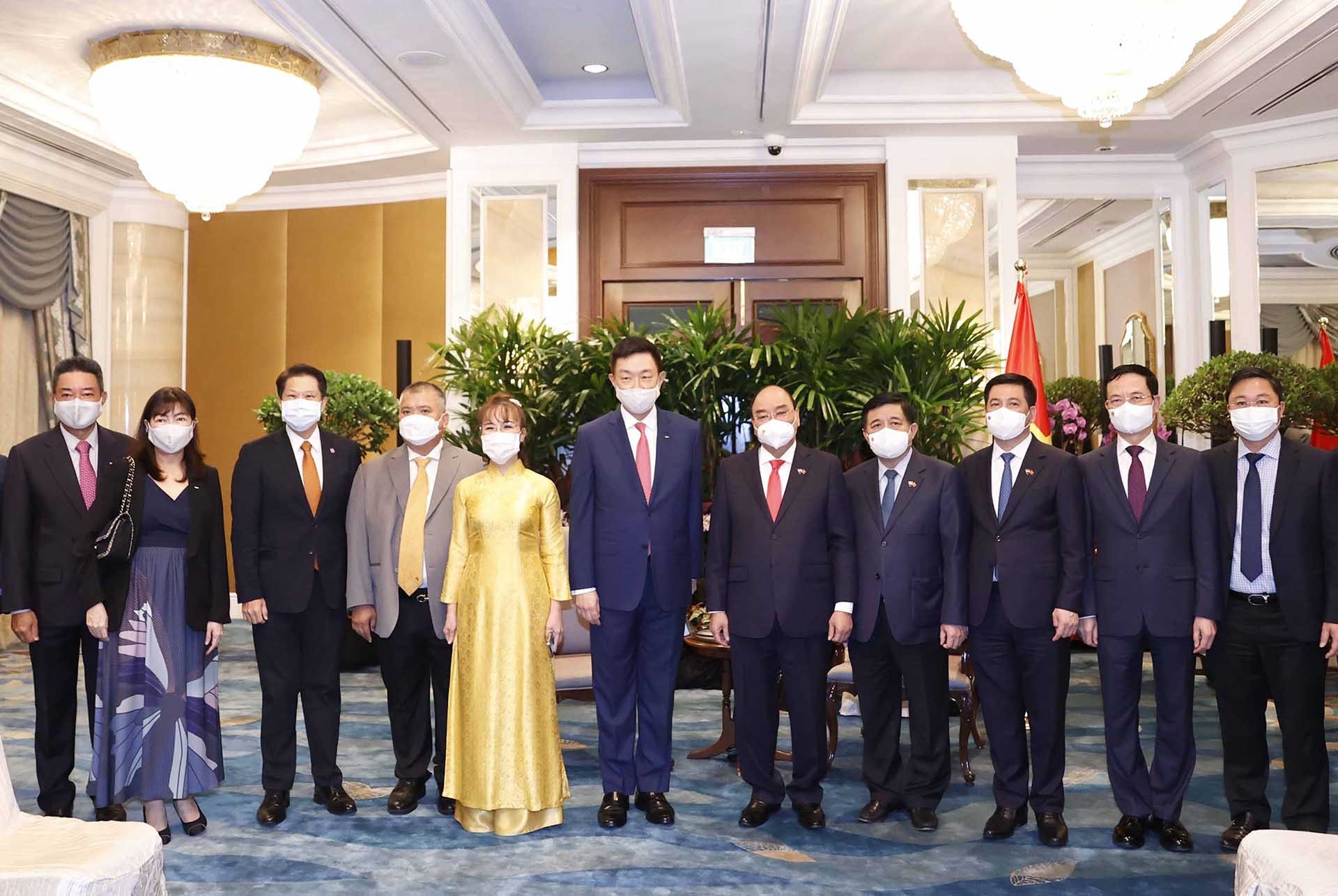 Chủ tịch nước Nguyễn Xuân Phúc tiếp ông Loh Chin Hua, Tổng Giám đốc Tập đoàn Keppel. (Nguồn: TTXVN)