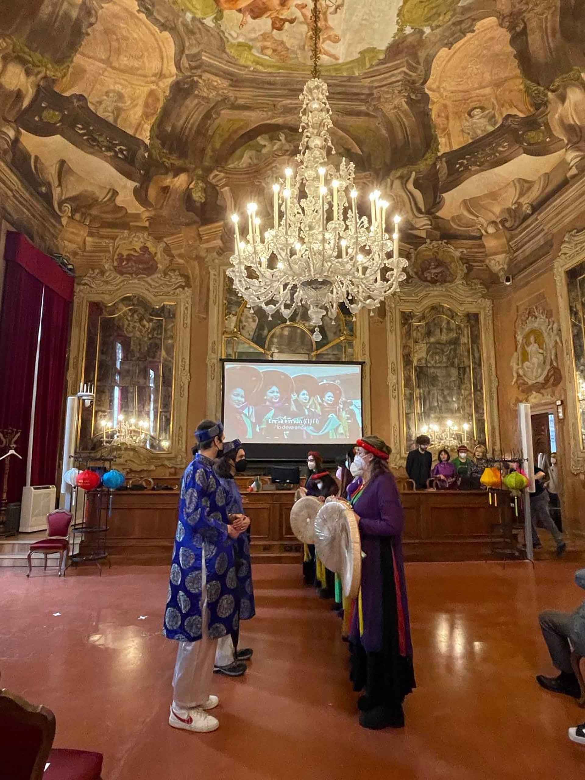 Dạy và học tiếng Việt qua nghệ thuật truyền thống tại Italy