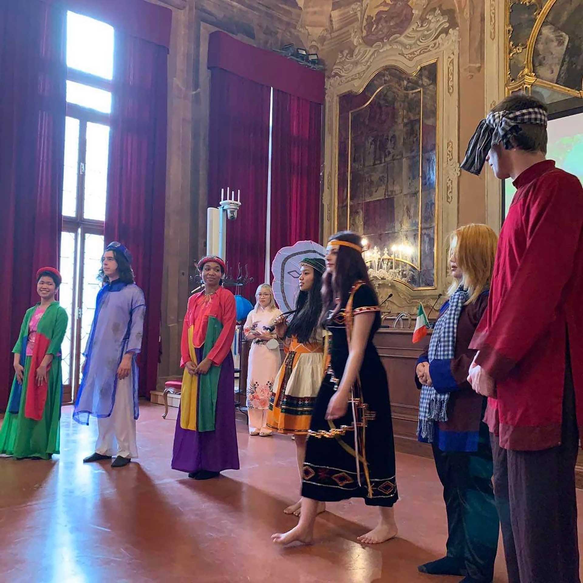 Dạy và học tiếng Việt qua nghệ thuật truyền thống tại Italy