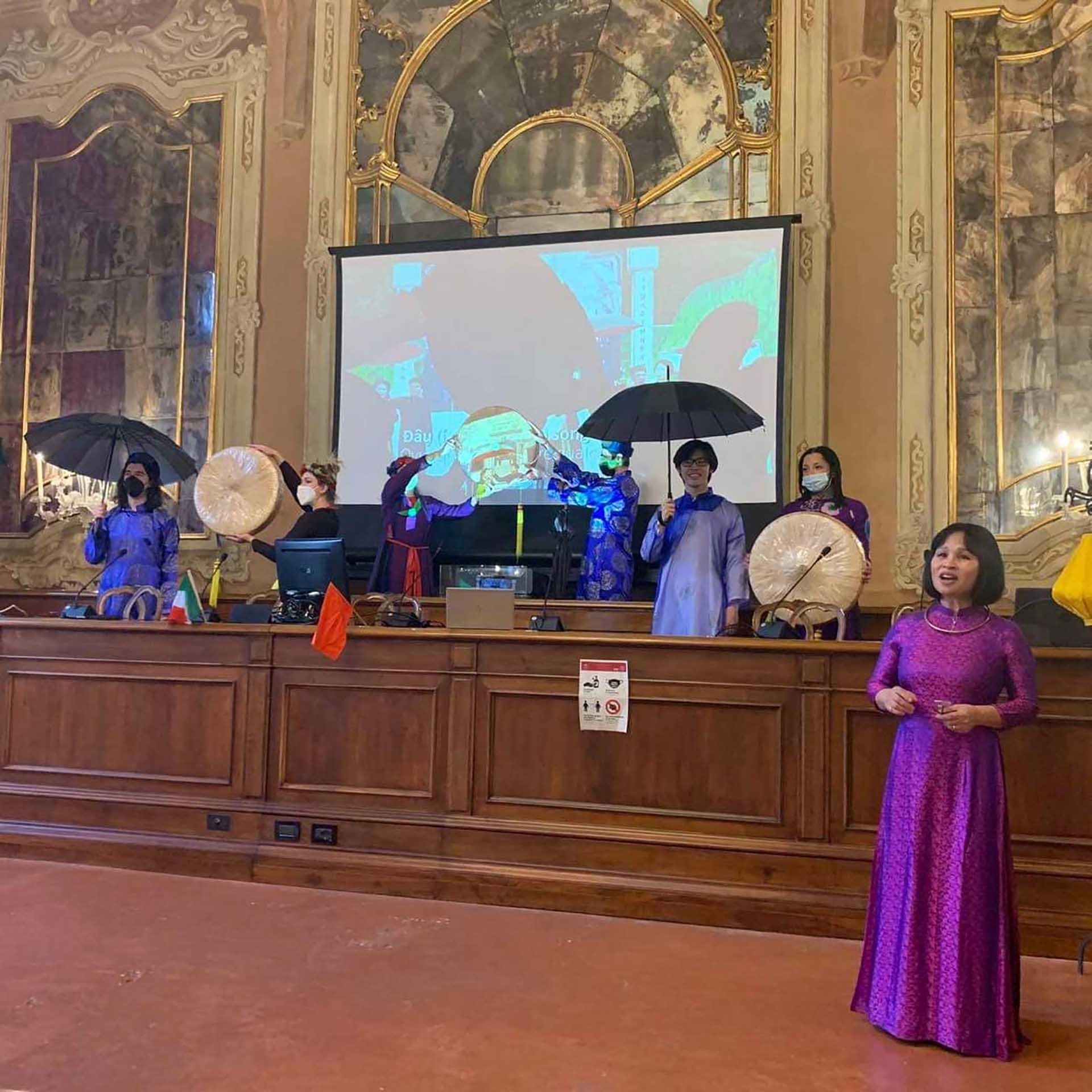 Dạy và học tiếng Việt qua nghệ thuật truyền thống tại Italy