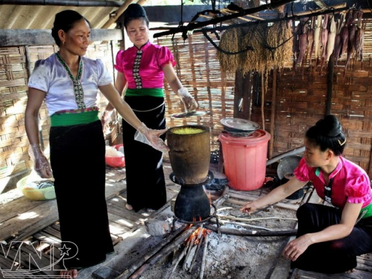 Một thoáng Thái Tây Bắc