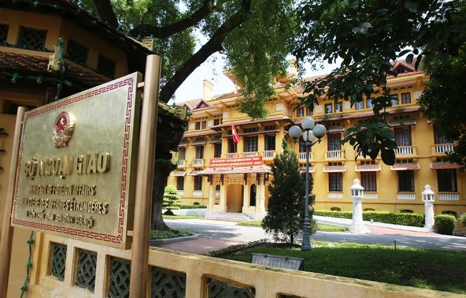 Dịch Covid-19: Bộ Ngoại giao cập nhật về quy định xuất nhập cảnh, tạm dừng hiệu lực giấy miễn thị thực