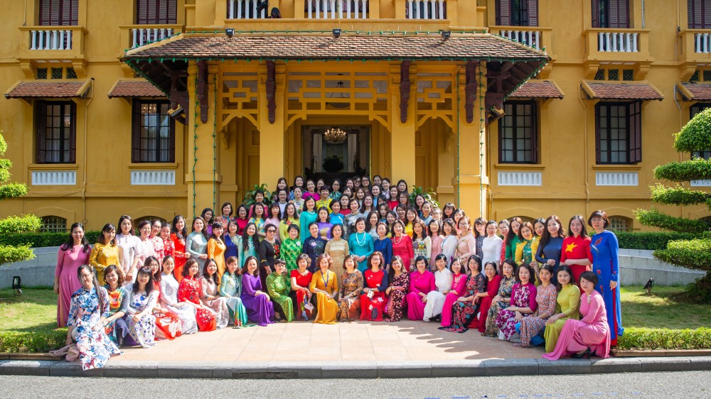 Đội ngũ cán bộ nữ ngoại giao trưởng thành lên một tầm mức mới, tỷ lệ cán bộ nữ đạt 44,6%; trong đó 66,19% cán bộ nữ dưới 35 tuổi. (Ảnh: Anh Tuấn)