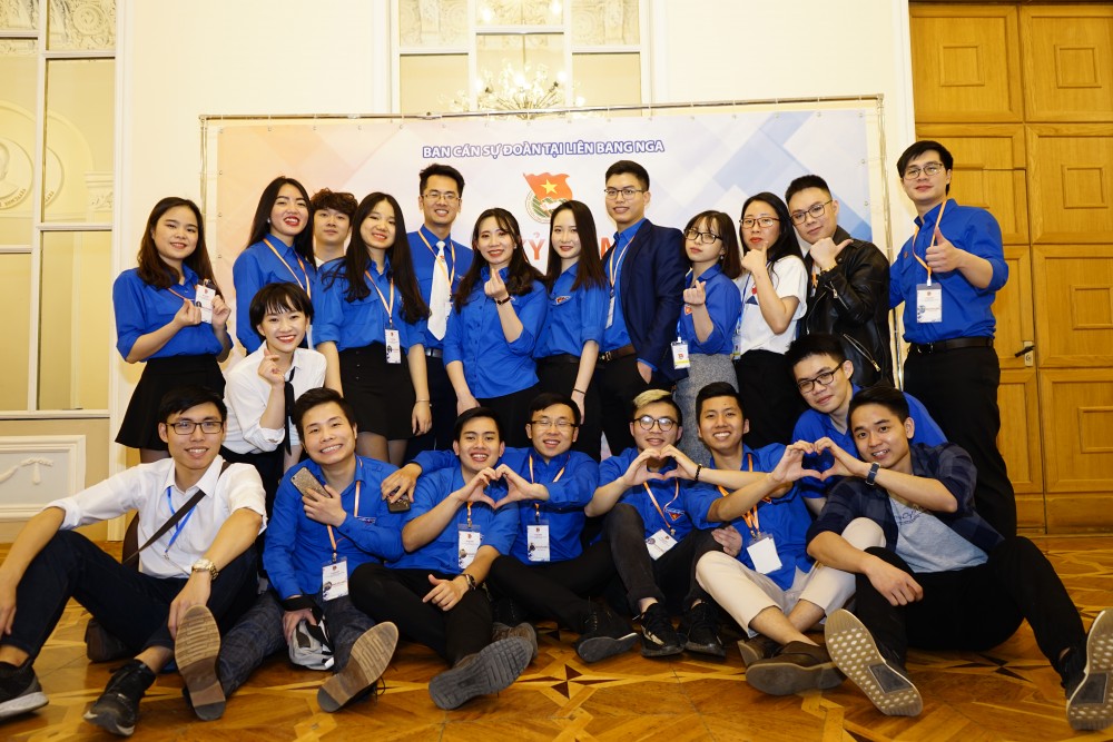 Anh Nguyễn Xuân Hoàn và các đoàn viên, thành niên Việt Nam tại Nga (Ảnh: NVCC)