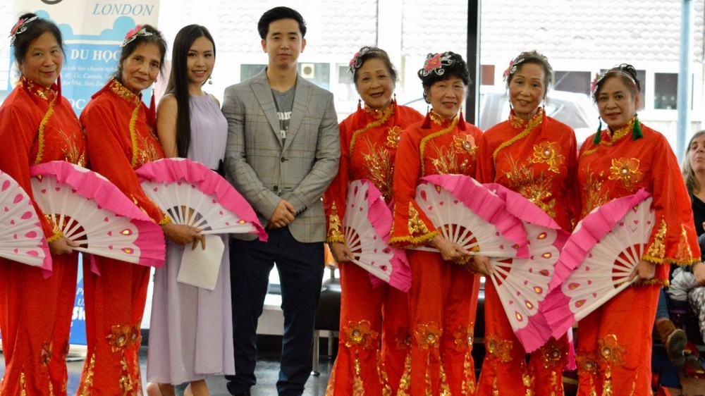 Lớp học hát online ở London: Nơi chắp cánh tiếng ca Việt