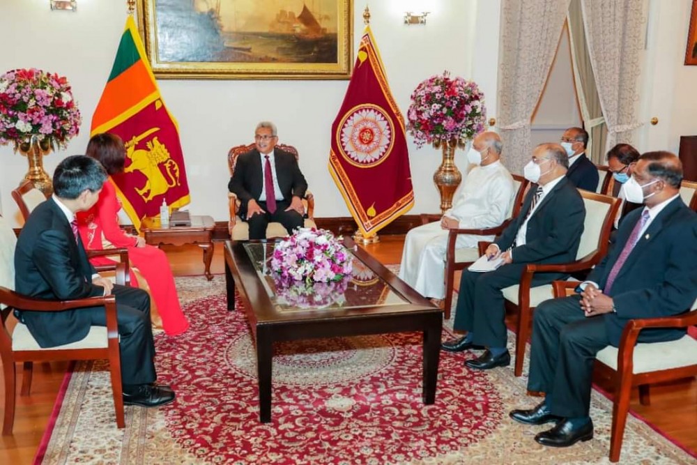 Đại sứ Hồ Thị Thanh Trúc trình Ủy nhiệm thư lên Tổng thống Sri Lanka Gotabaya Rajapaksa Đại sứ Hồ Thị Thanh Trúc trình Ủy nhiệm thư lên Tổng thống Sri Lanka Gotabaya Rajapaksa