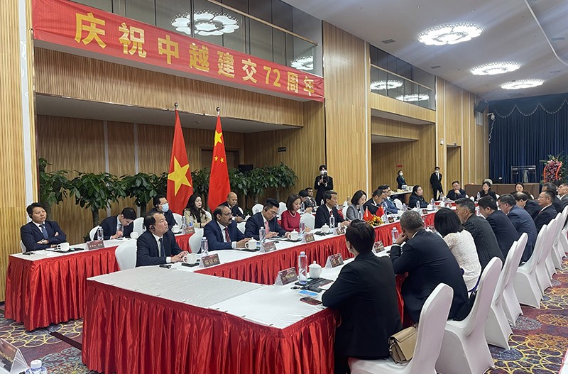 Quang cảnh Tọa đàm chia sẻ về các thành quả trong giao lưu hợp tác Vân Nam-Việt Nam trong khuôn khổ Lễ kỷ niệm,