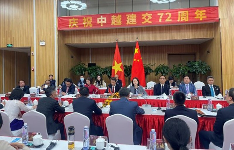 Quang cảnh Tọa đàm chia sẻ về các thành quả trong giao lưu hợp tác Vân Nam-Việt Nam trong khuôn khổ Lễ kỷ niệm.