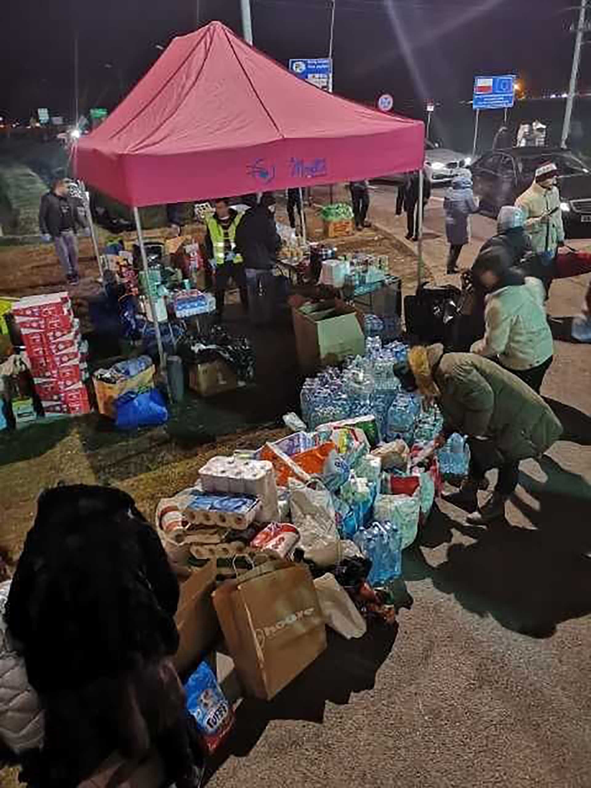 Lều trợ giúp của tình nguyện viên người Việt tại biên giới Ba Lan-Ukraine. (Ảnh: NVCC) Lều trợ giúp của tình nguyện viên người Việt tại biên giới Ba Lan-Ukraine. (Ảnh: NVCC)